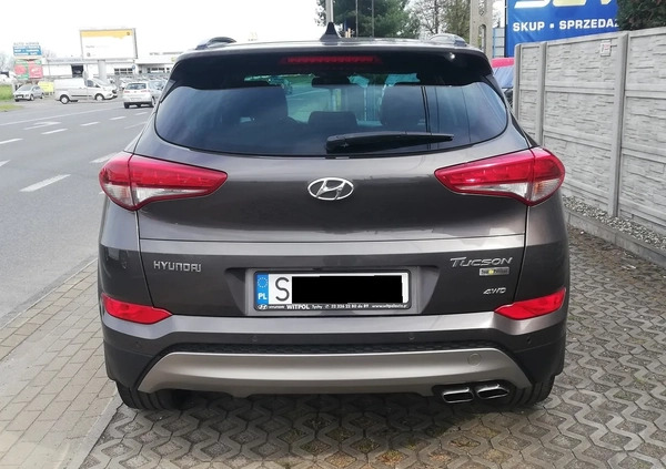 Hyundai Tucson cena 75000 przebieg: 175000, rok produkcji 2015 z Nowy Dwór Gdański małe 352